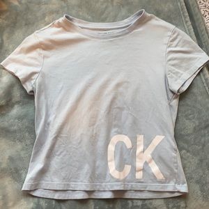 baby blue slightly cropped calvin klein t-shirt